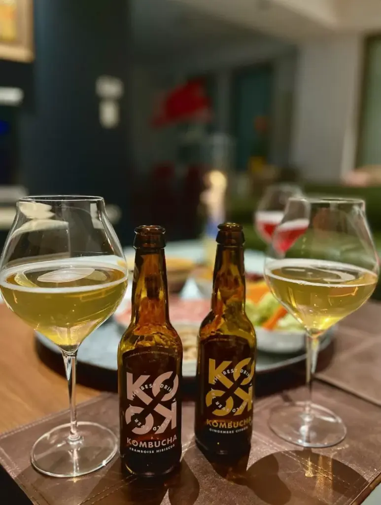 koko kombucha scene intérieure.webp