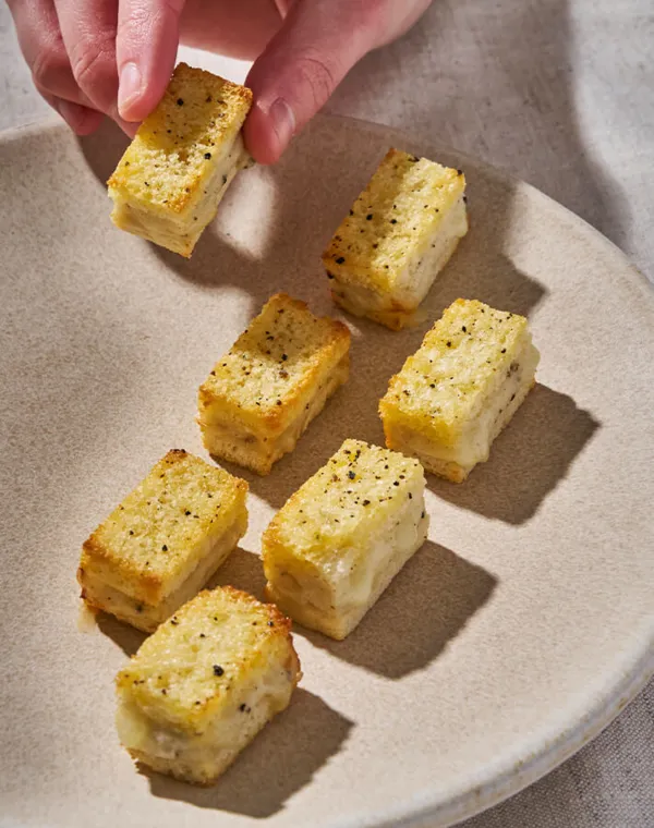 Les mini croques fingers comté et truffe (42 pièces)